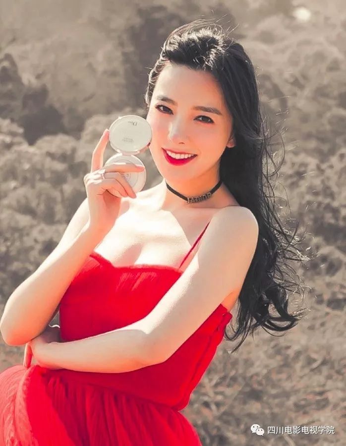 刘彦池,上海东方卫视中心主持人,主持《人气美食》等节目