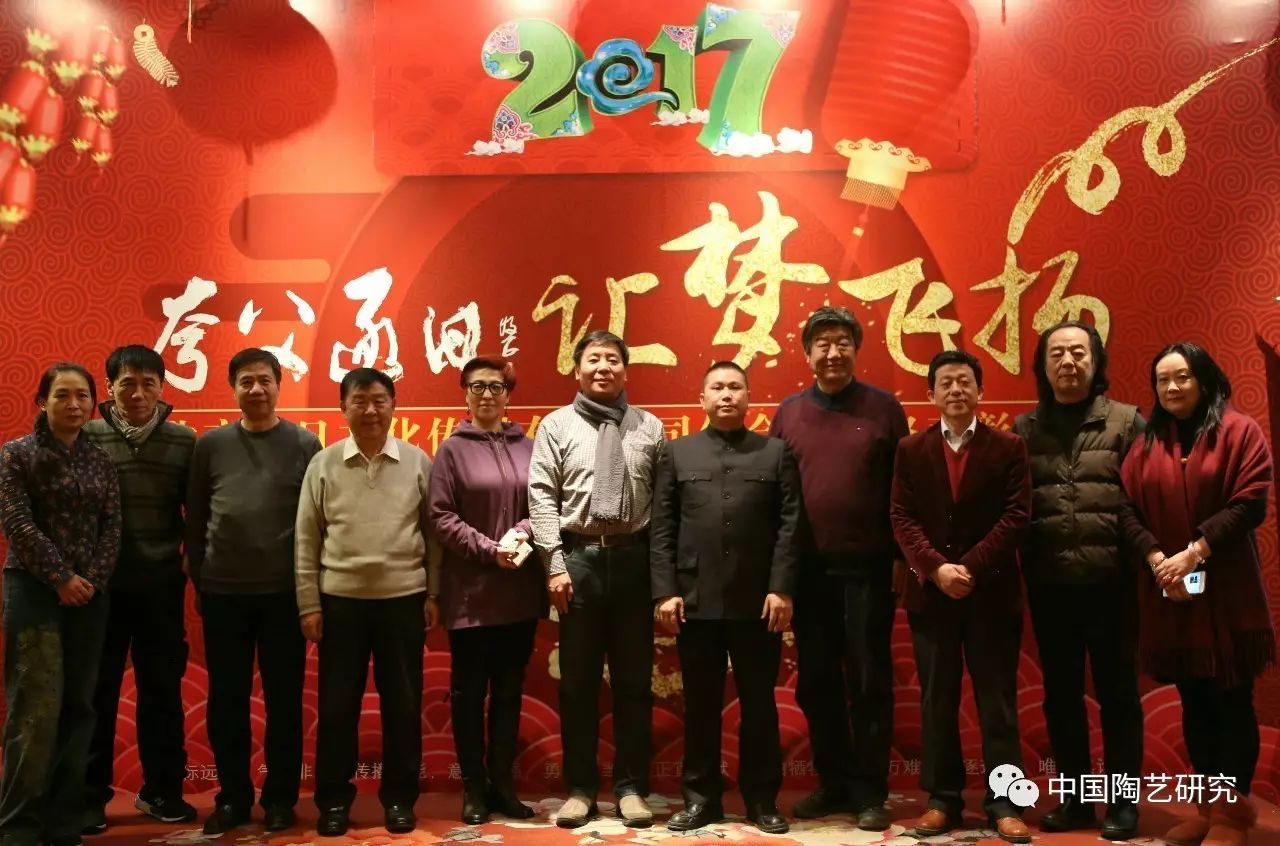 左起:姜波教授,丁易名董事长,秦璞教授