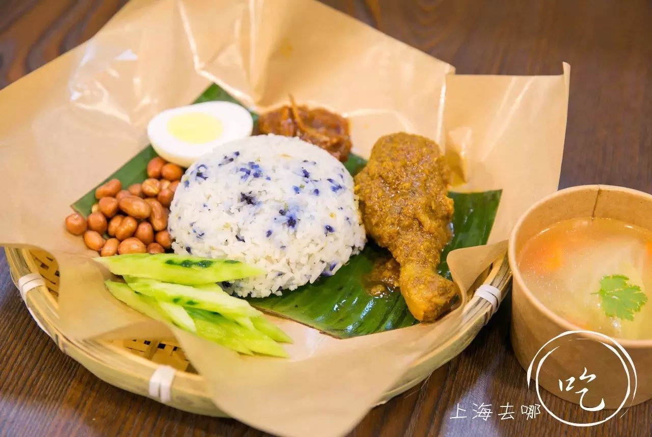椰浆饭是在文莱,马来西亚和新加坡很常见的一道美食,也是马来西亚的非