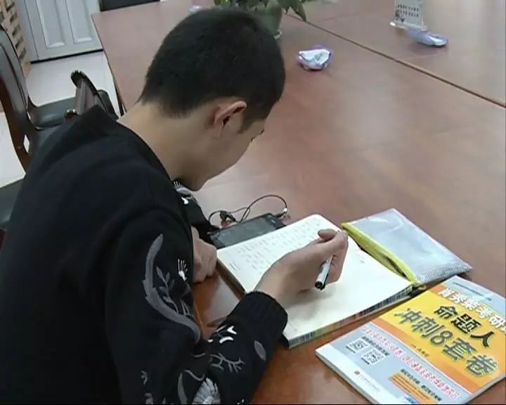4,不要在公共书籍上乱涂乱画乱折叠.