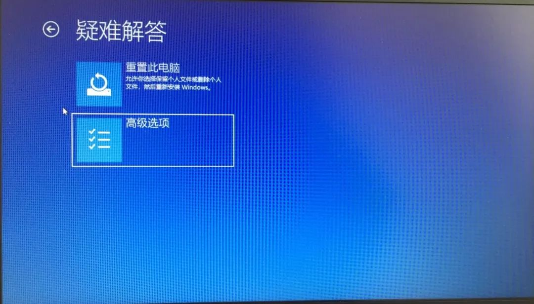 电脑双屏幕一个显示一个黑屏_电脑开不了机 黑屏有字 显示in_电脑屏幕黑屏只有鼠标