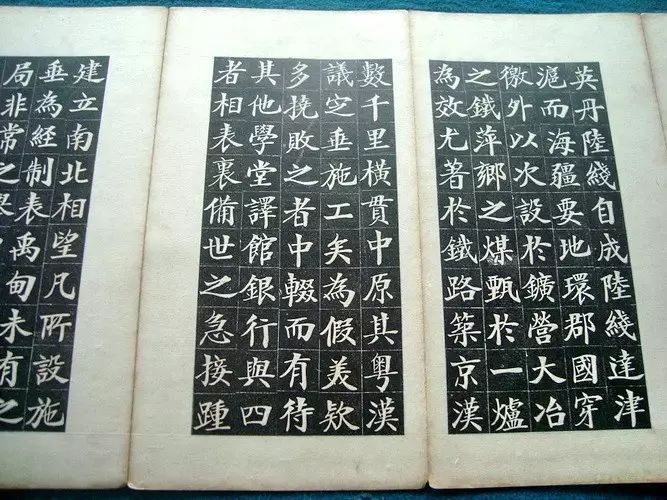 墓志铭中讲到了盛宣怀为社会所做出的实业 但是盛宣怀的墓志铭堪称"