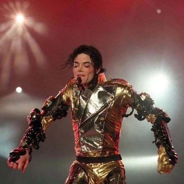 迈克尔杰克逊最成功也是最危险的演唱会,五千人晕倒二十三人死亡 |网友评论醉了