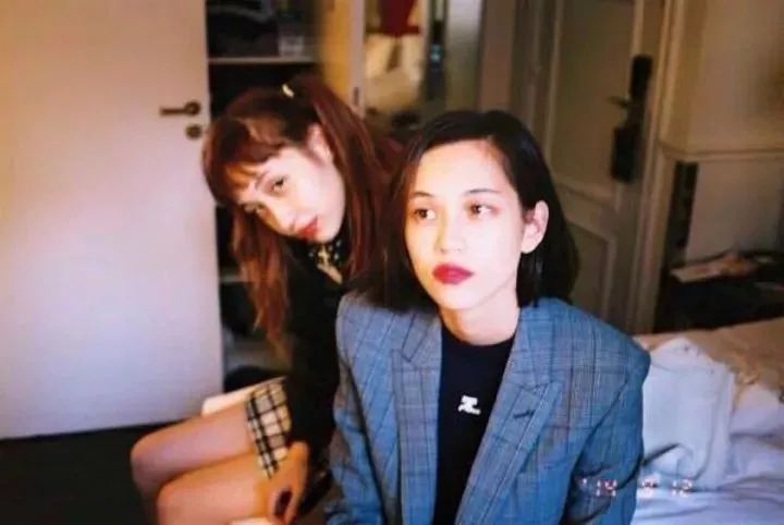 出生于1994年10月10日的水原佑果,在水原希子走红之后作为妹妹也开始