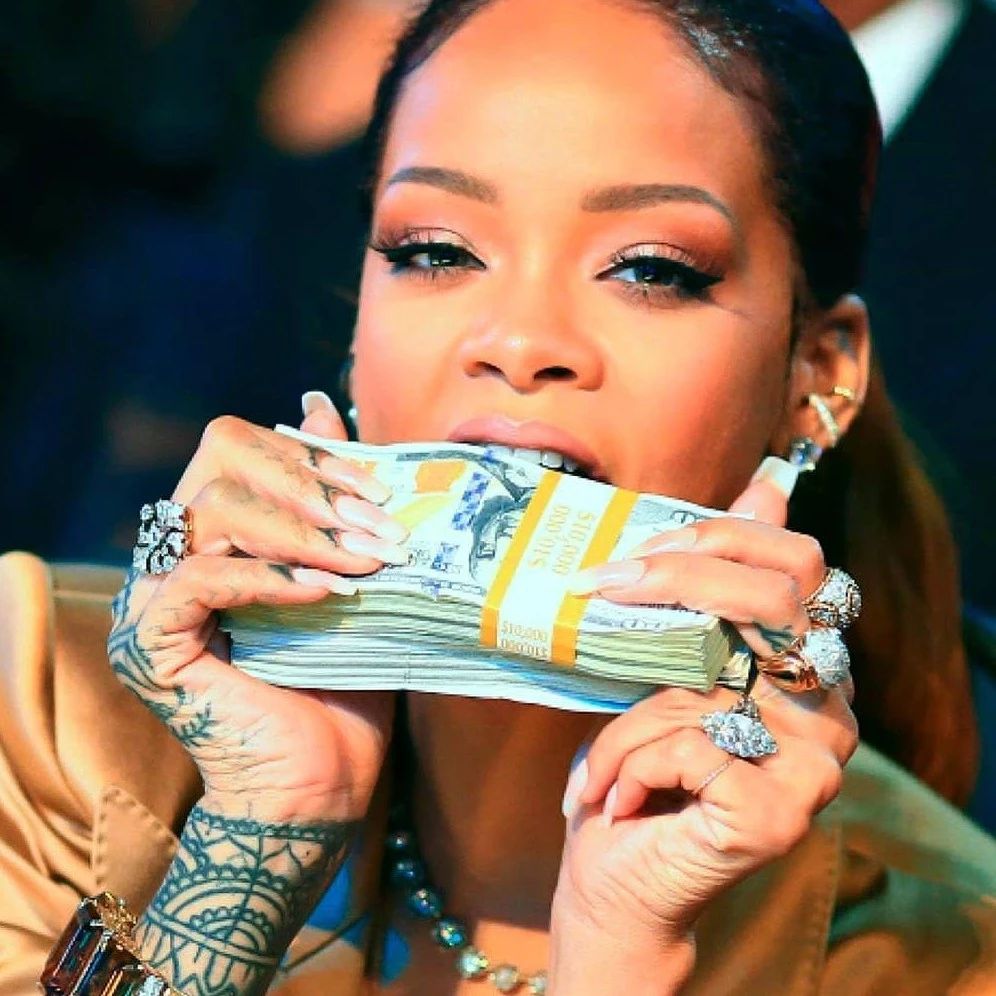 你也躲不过!41亿身价的带货天后Rihanna 要来抢钱啦!