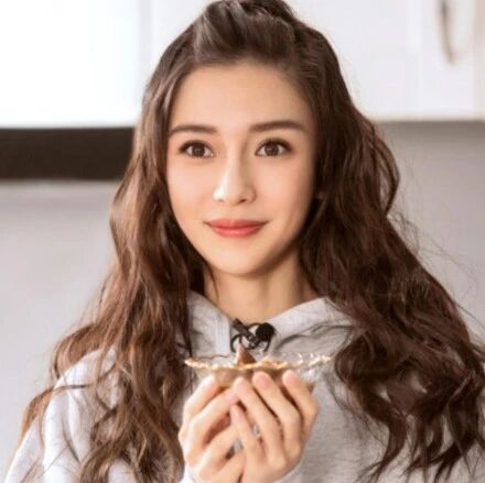 Angelababy“黑历史”震惊全网:离开黄晓明后,她终于不装了?