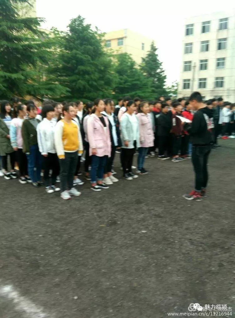 临颍三高高一年级举行学生诚信考试签字仪式