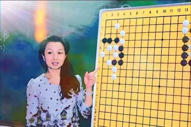 著名围棋九段罗洗河的妻子梁雅娣 也是职业棋手, 梁雅娣的姐姐梁雅静
