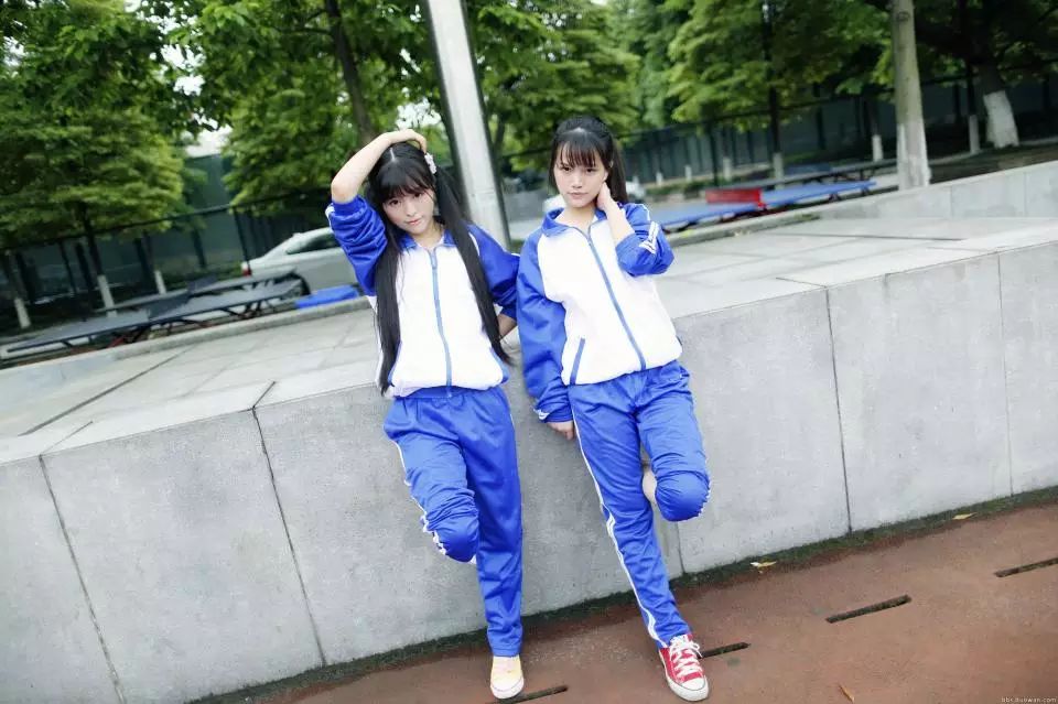 校服太美容易引发早恋?