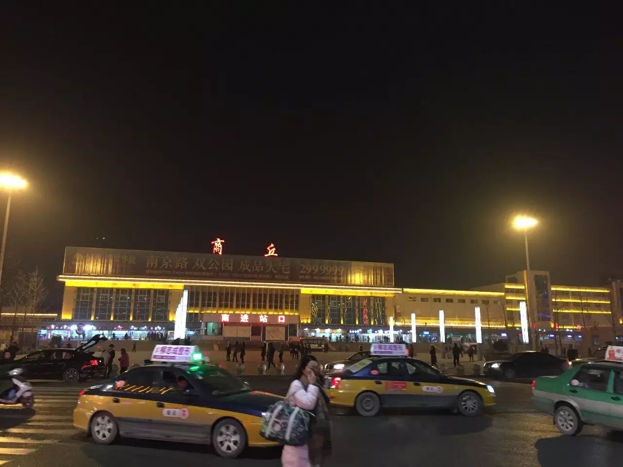 实拍:圣诞前夜的商丘火车站,却是如此的冷清和空旷,归家的人呢?