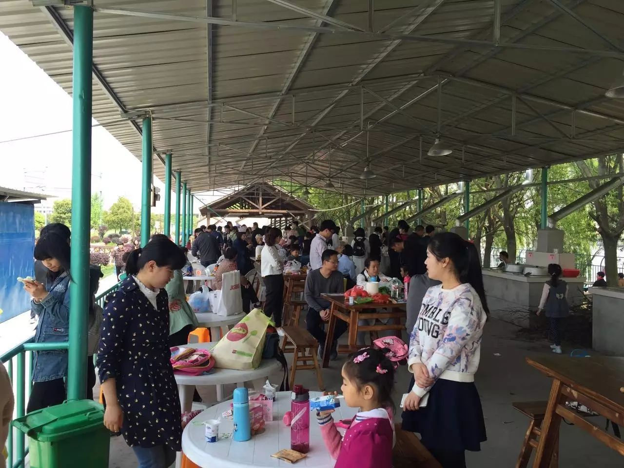 红杉邨景区野炊烧烤火热进行中!