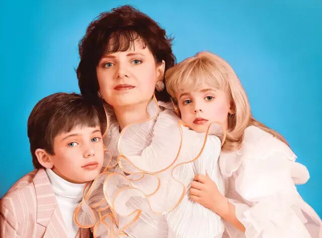 (琼贝妮特和妈妈佩西、哥哥博尔克，图片来源：National Enquirer，版权属于原作者所有