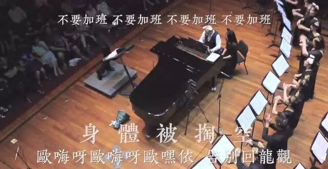 本文不只揭示出咪蒙们规训劳工的手段，同样指出因人工智能的发展与私有化进程的加剧而催生出大量剩余劳动力，这种劳资不对等的形势才是咪蒙们有恃无恐的真正根源。