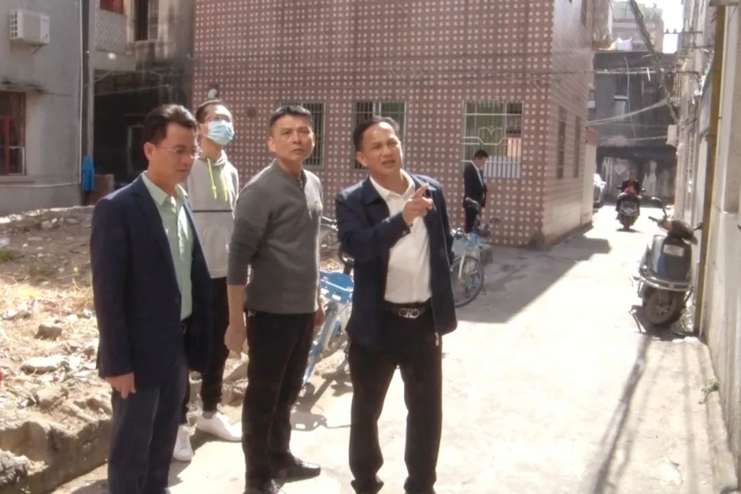 卓江广到海城镇检查指导节前各项安全工作