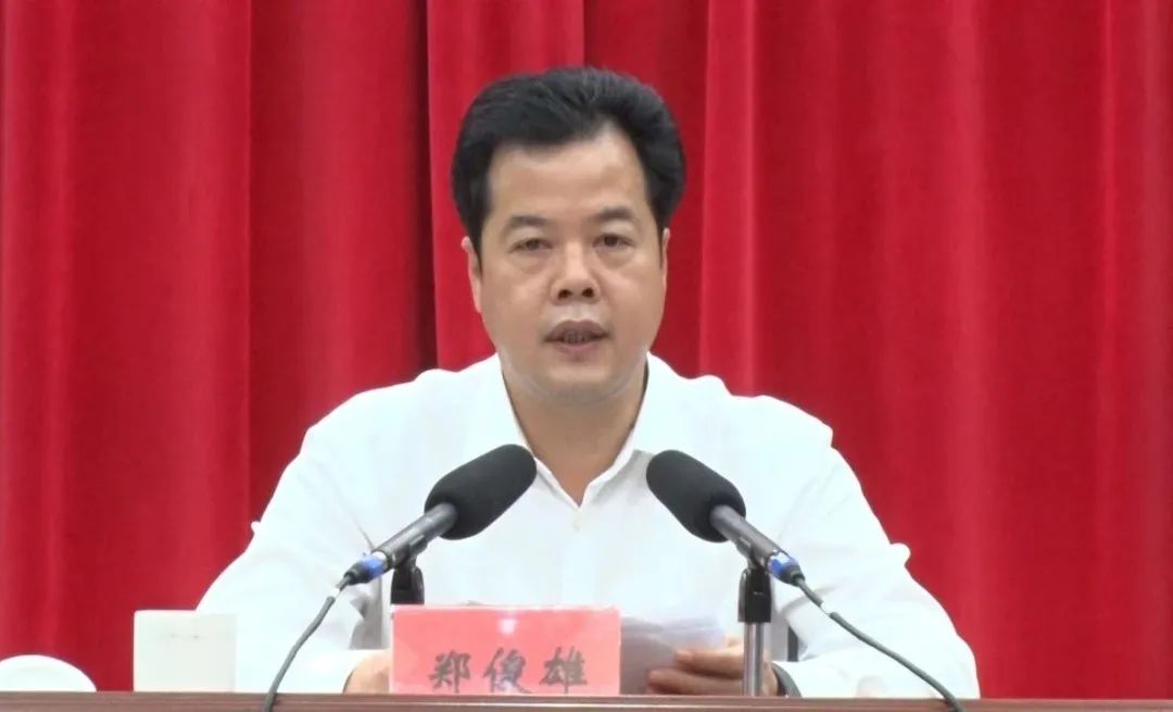 郑俊雄主持召开县委常委会暨县新冠肺炎防控领导小组指挥部会议