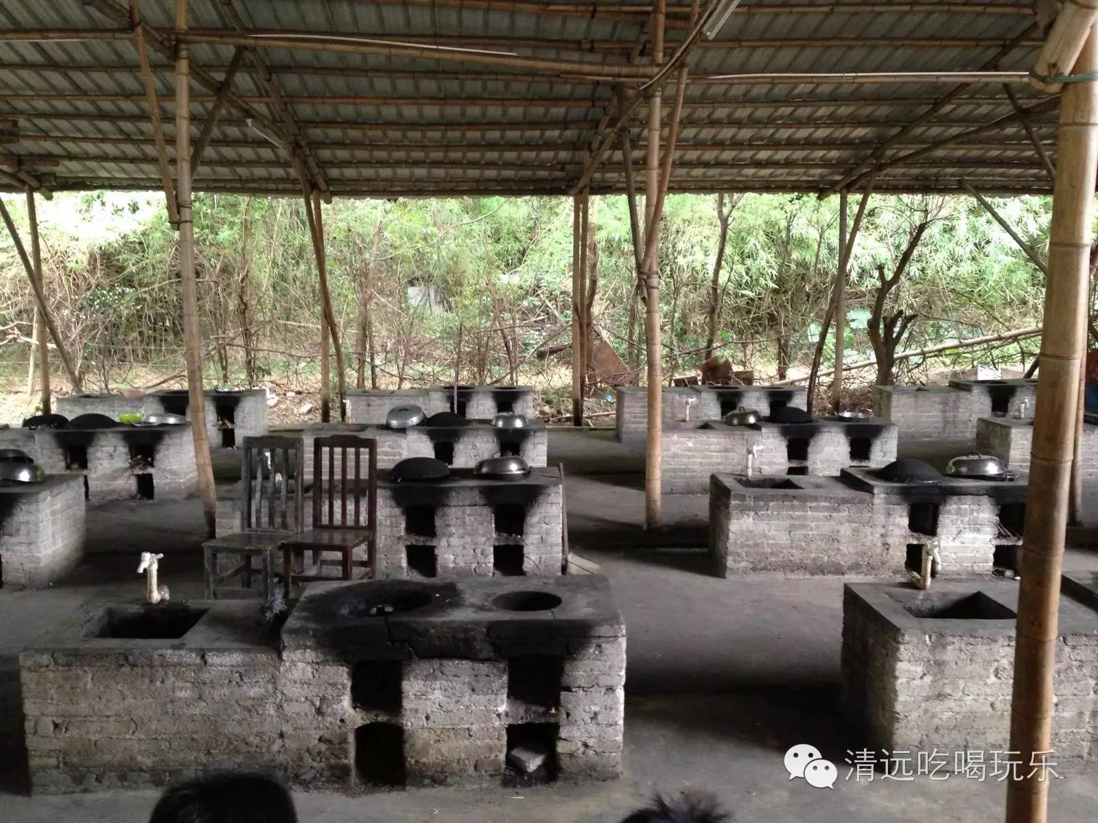 休闲娱乐和游人的户外素质拓展 设有 游泳场,滑草场,烧烤场都多处园地