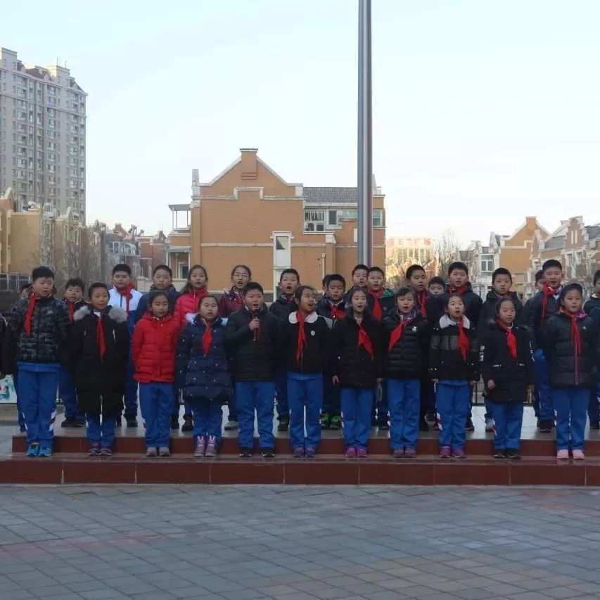 【动态】新年,我们满怀希望! ——奥龙小学举行“欢度元旦”主题升国旗仪式