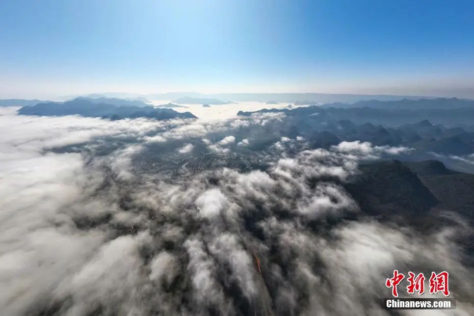 湖北鹤峰：云海漫卷如仙境