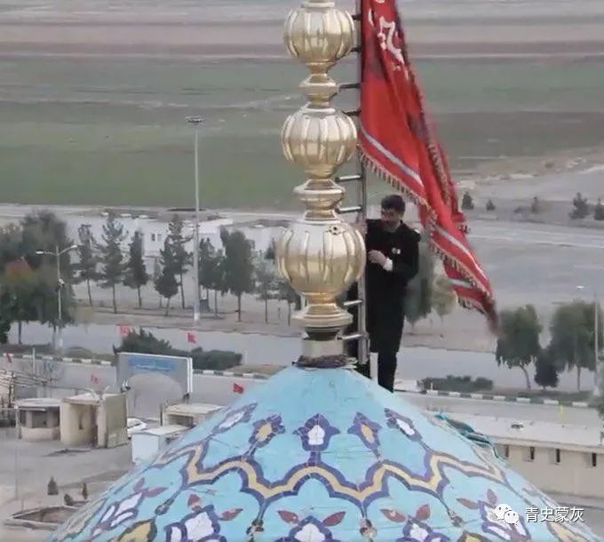 伊卵:大红裤衩高高挂