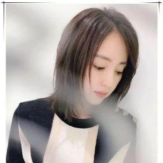 36岁董璇终于把头发剪短,不变脸就年轻20岁,网友:看了也想剪!