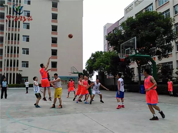 激烈| 澄海职教vs集贤中学,教工篮球友谊赛