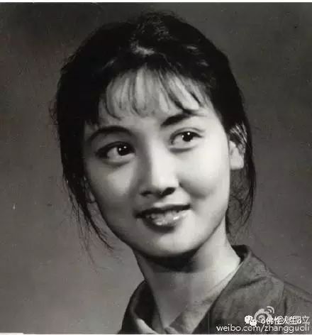 娱乐圈里那些事;张国立的两任妻子 一个至今不再嫁 一个始终未...
