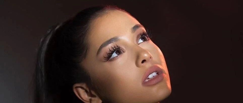 钢盔铁甲的A妹Ariana Grande是如何炼成的?