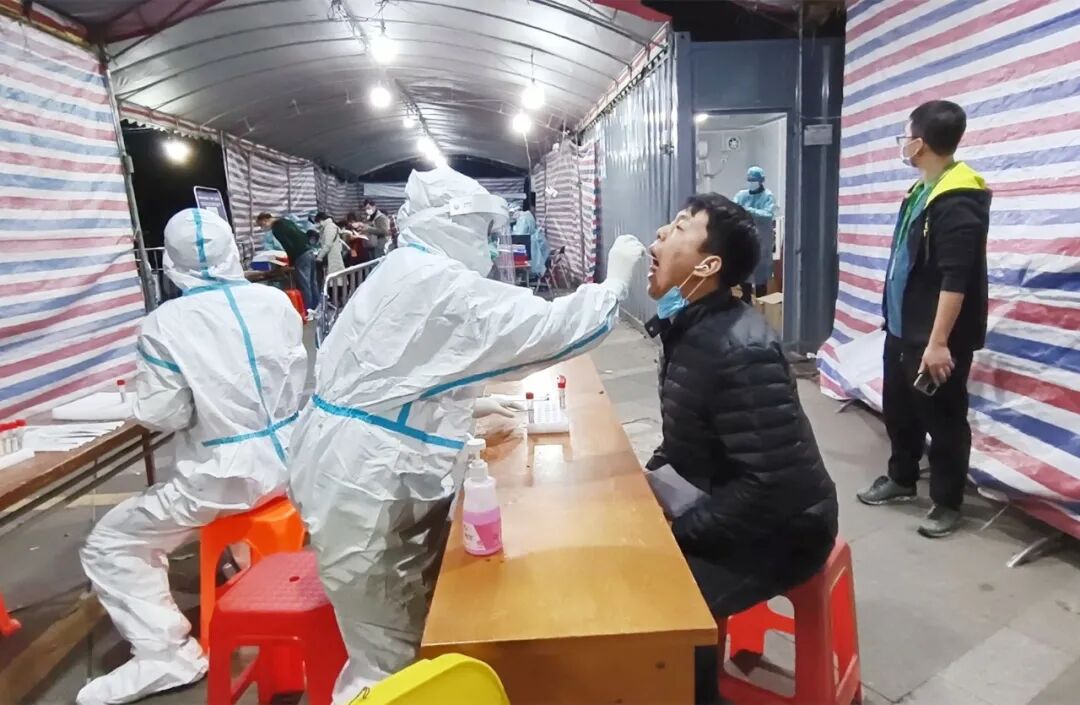 众志成城合力构筑疫情防控的铜墙铁壁