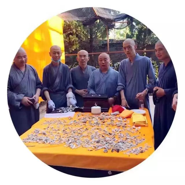 东林寺监院上德下亮法师往生纪实（附捡舍利图片）