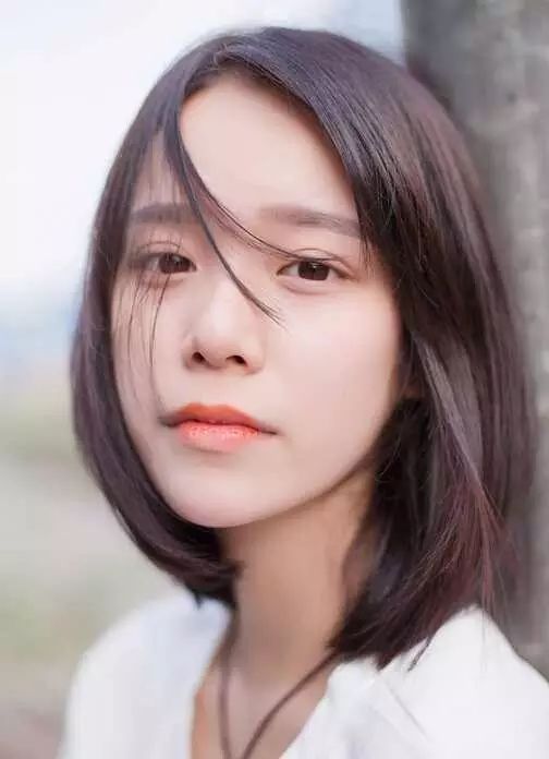 无需多余的修饰,就能人让你看起来更加青春少女,充满夏天的活力