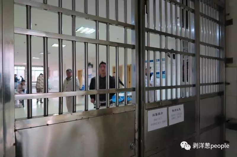 毒品侵蚀乡村:有些农村红白喜事都约着一起吸个毒