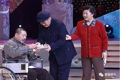 范伟曾因妻儿与赵本山撕破脸,55岁获影帝,教育的儿子打脸赵本山