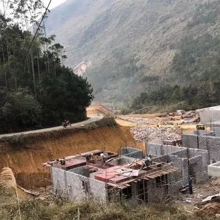 大化丨都阳镇战雨天推进满江移民搬迁安置点建设