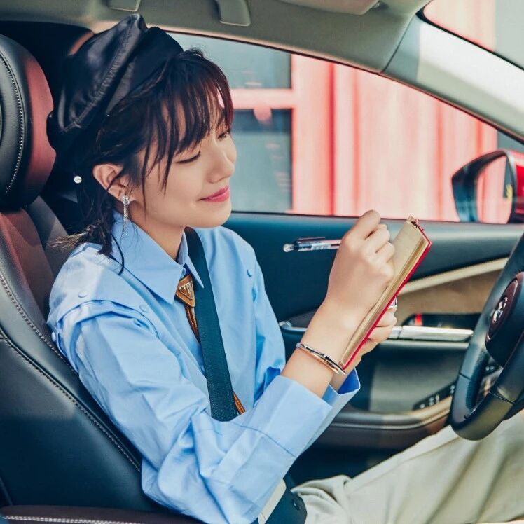 主角 | 甜辣女孩庄达菲的青春哲学:取悦自己,行给你看!