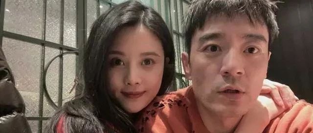 郝蕾前夫李光洁婚后首秀恩爱,与90后娇妻穿情侣装,卖萌甜蜜自拍