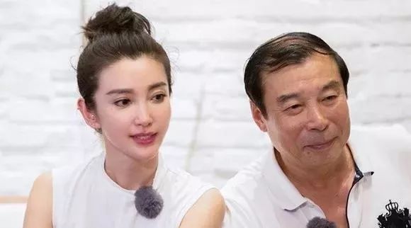 李冰冰父亲罕见曝光 忆与女儿蜗居27平米小屋