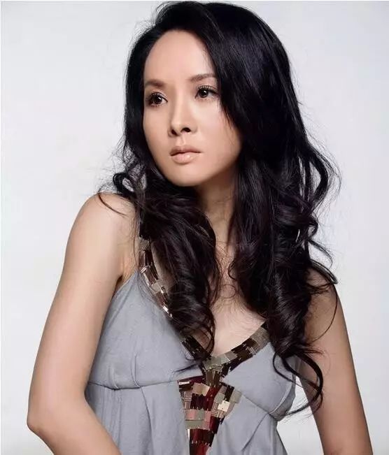 她出身贫寒,和黄磊姜武是同学,演大宅门香秀一举成名,今低调嫁大9岁老公很幸福!