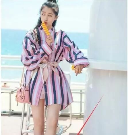 关晓彤居然有7个脚趾头?!这是要吓死谁?网友:修图师要被开除了!