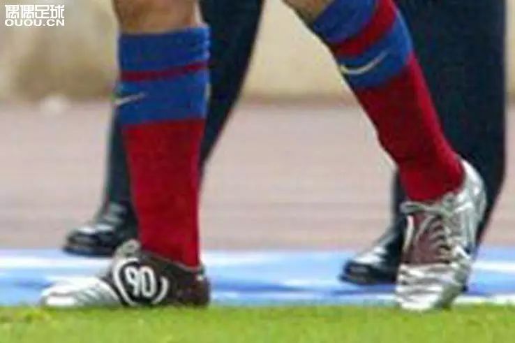 梅西穿过的足球鞋_梅西穿过几号_哪个明星穿过星星鞋