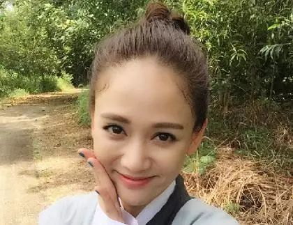陈乔恩搞怪表情包卖萌,网友:装嫩失败,巨丑!