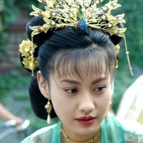 杨雪再次回归,41岁的她换上古装也太美,颜值完全不输当年江玉燕