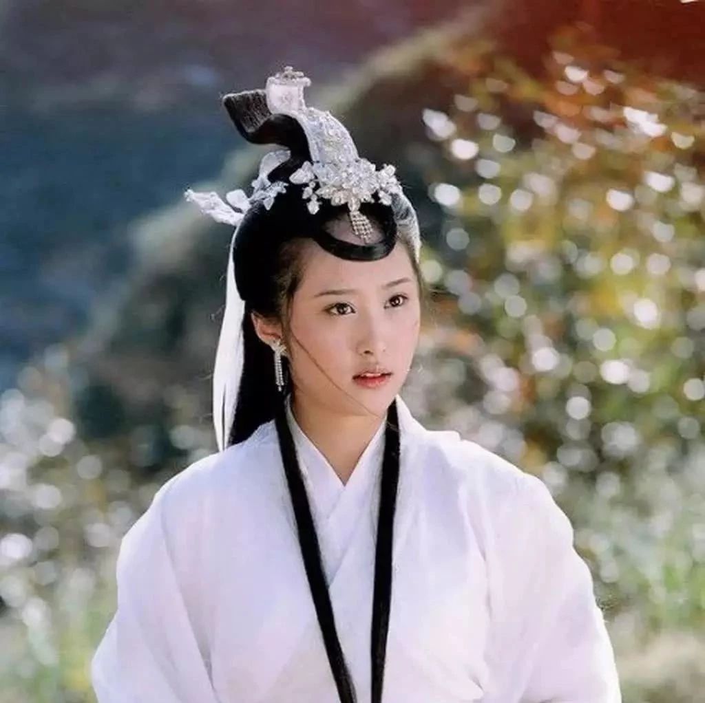 李欣汝才是童年女神啊,她出演的嫦娥也是很美的一版