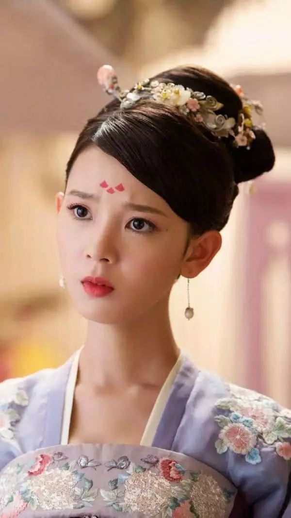 虽然是第一次出演电视剧,不过陈瑶她的演技照旧是很不错.