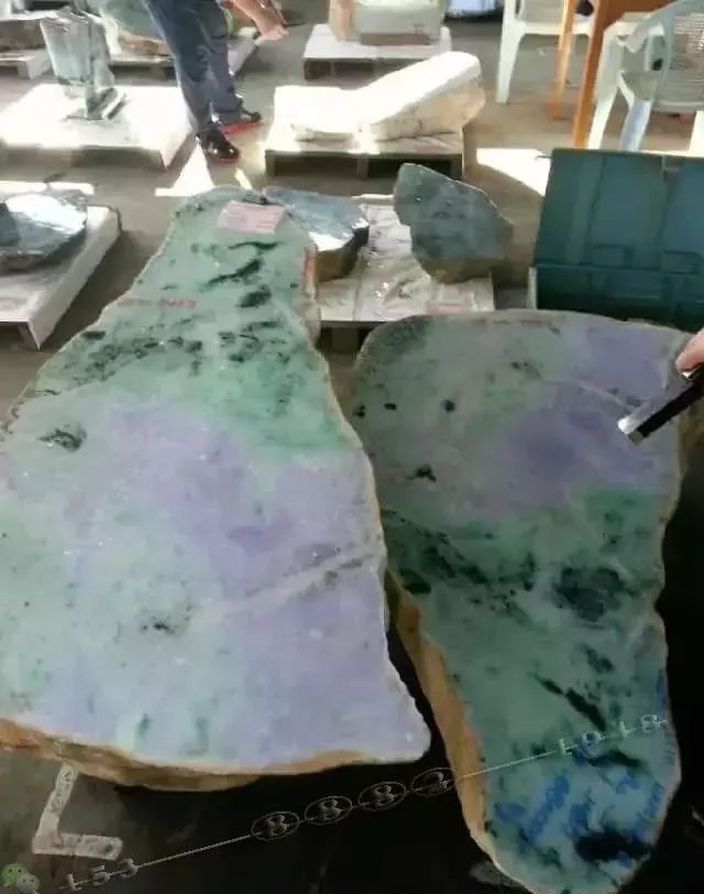 翡翠造假太可怕了!不到几十元成本的原石,染色后卖上万