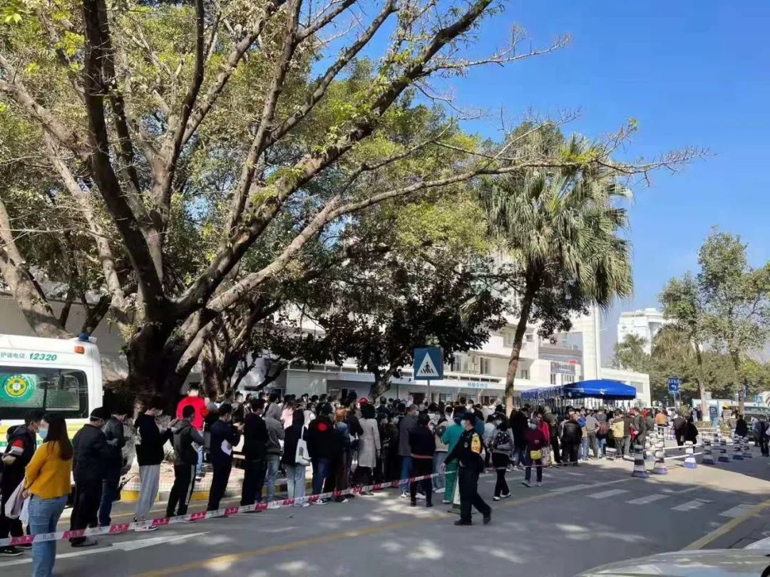 深圳多家医院核酸检测排长龙这些地方也可检测检测前别忘了这件事