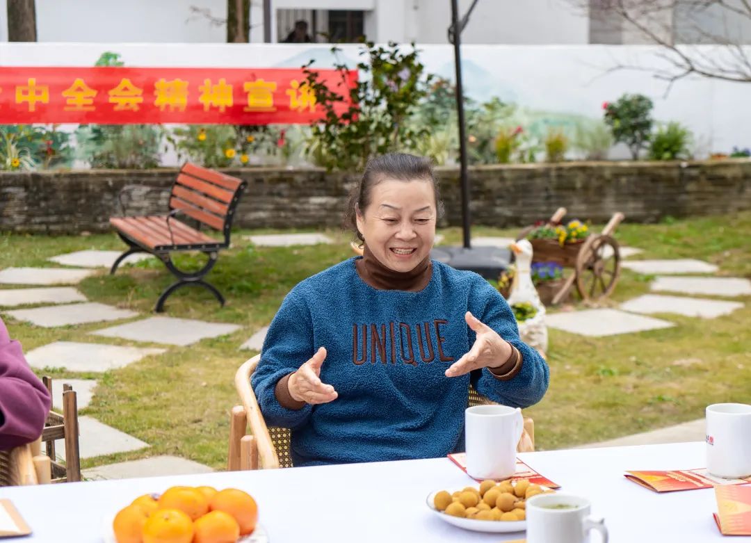 镇党委书记董宇佳赴镇中村开展党的十九届六中全会精神宣讲