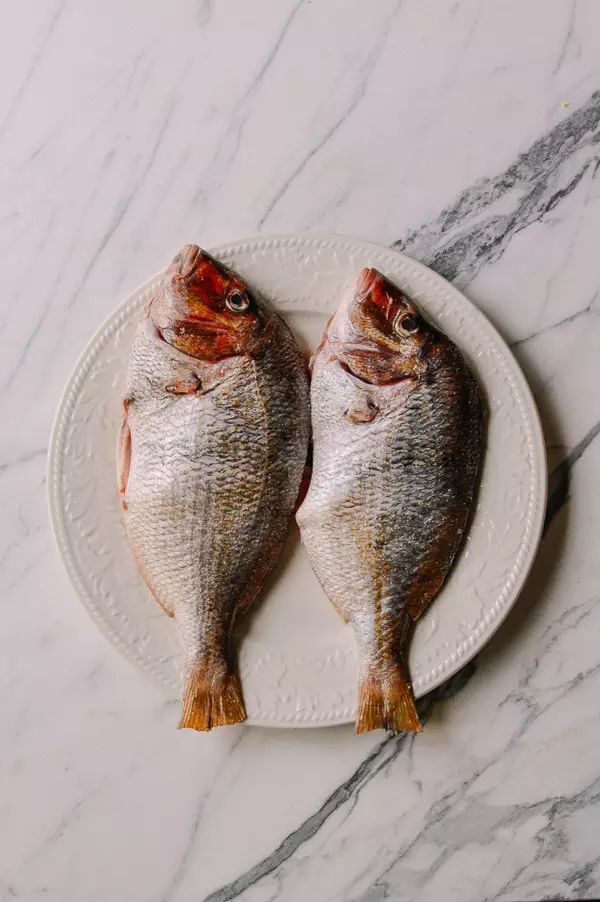 洗衣服時加點它，搓一下都不用，衣服立刻干凈如新！