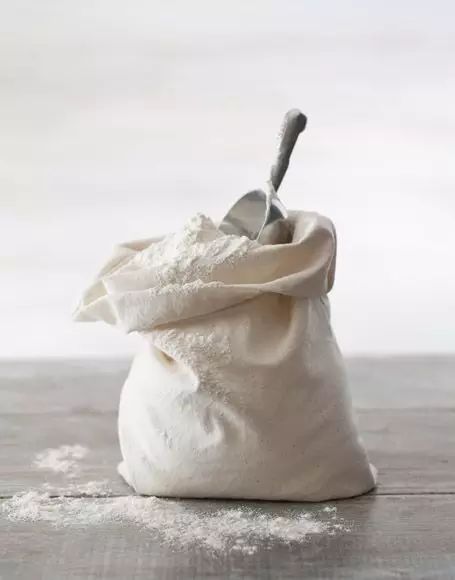 洗衣服時加點它，搓一下都不用，衣服立刻干凈如新！