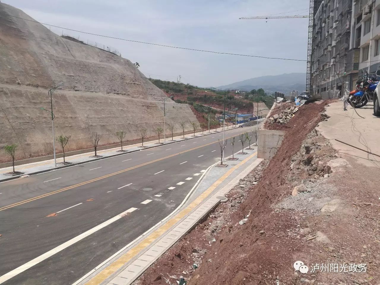 古蔺县凤凰城小区堡坎无护栏 住建部门对原因进行调查