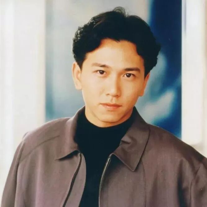 帅气双栖明星—温兆伦一首《随缘》